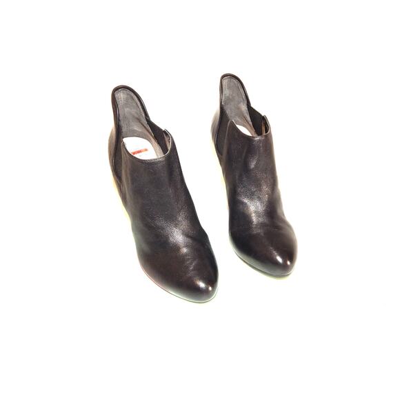 Guess Women Black Leather Ankle Bootie Size 9 Nice Slip On - Picture 10 of 10